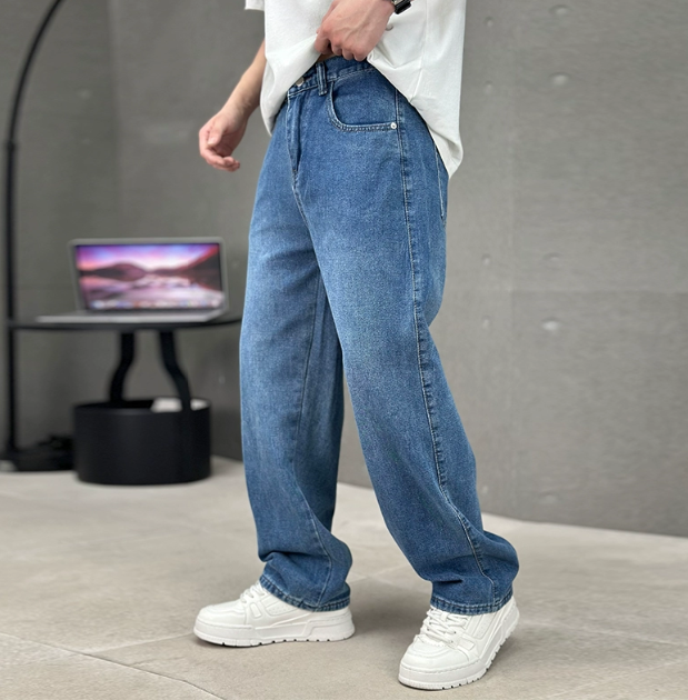 Image of Men's Loose Fit Straight Leg Jeans