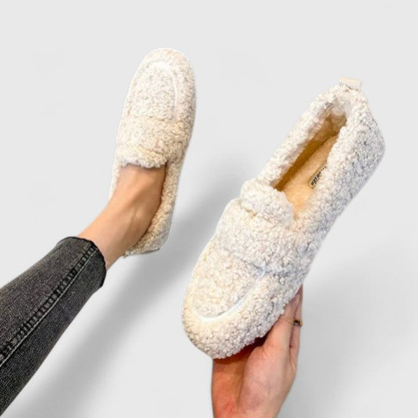 Velura™ | Warm Slippers with Elegant Design