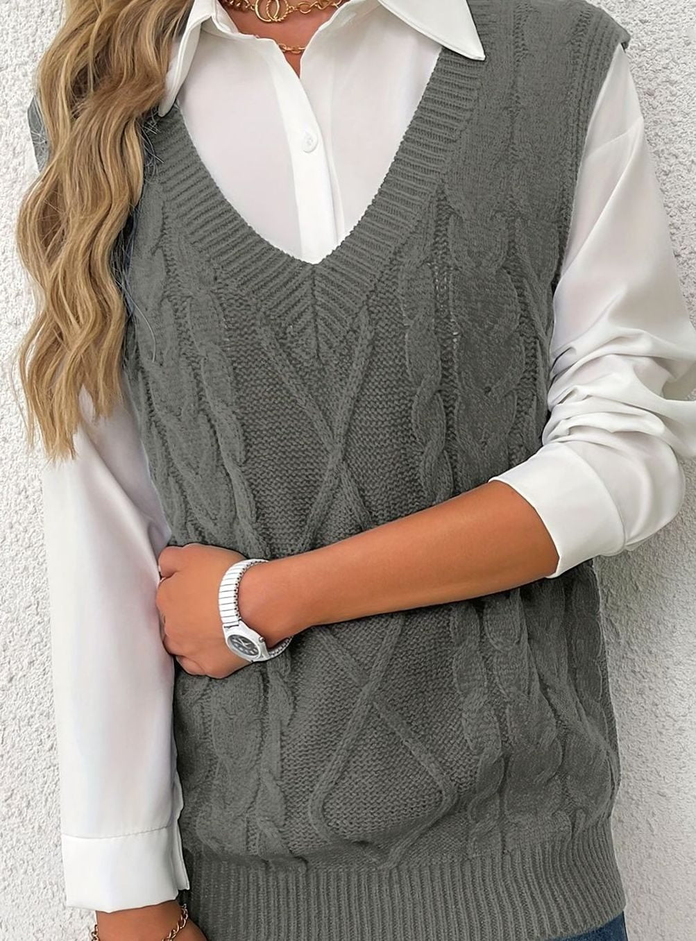 Women's Relaxed Fit Cable-Knit V-Neck Sweater Vest
