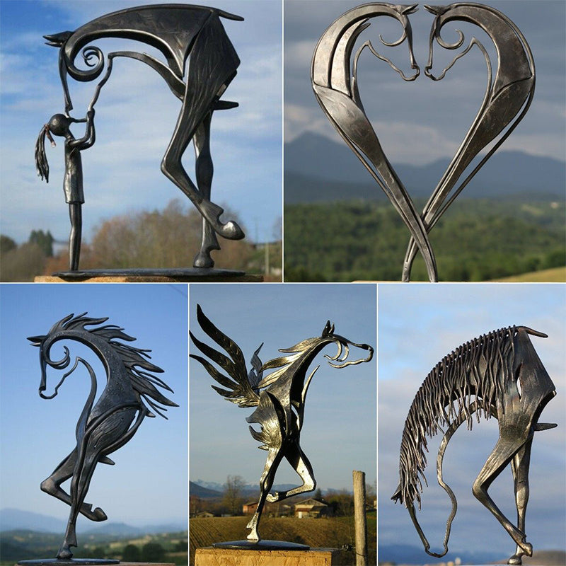 Closora | Kiss Horse Sculpture