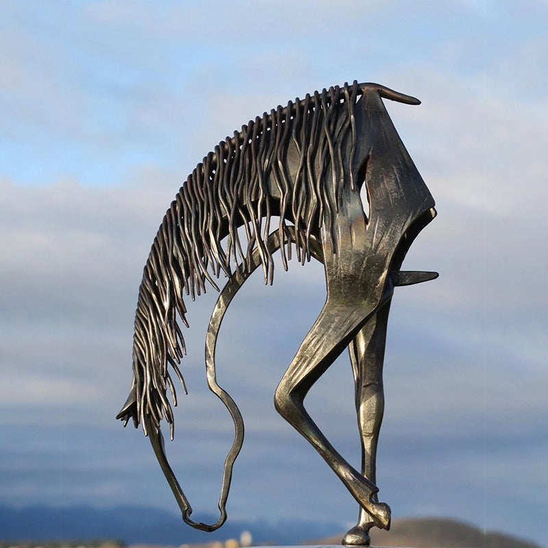 Closora | Kiss Horse Sculpture