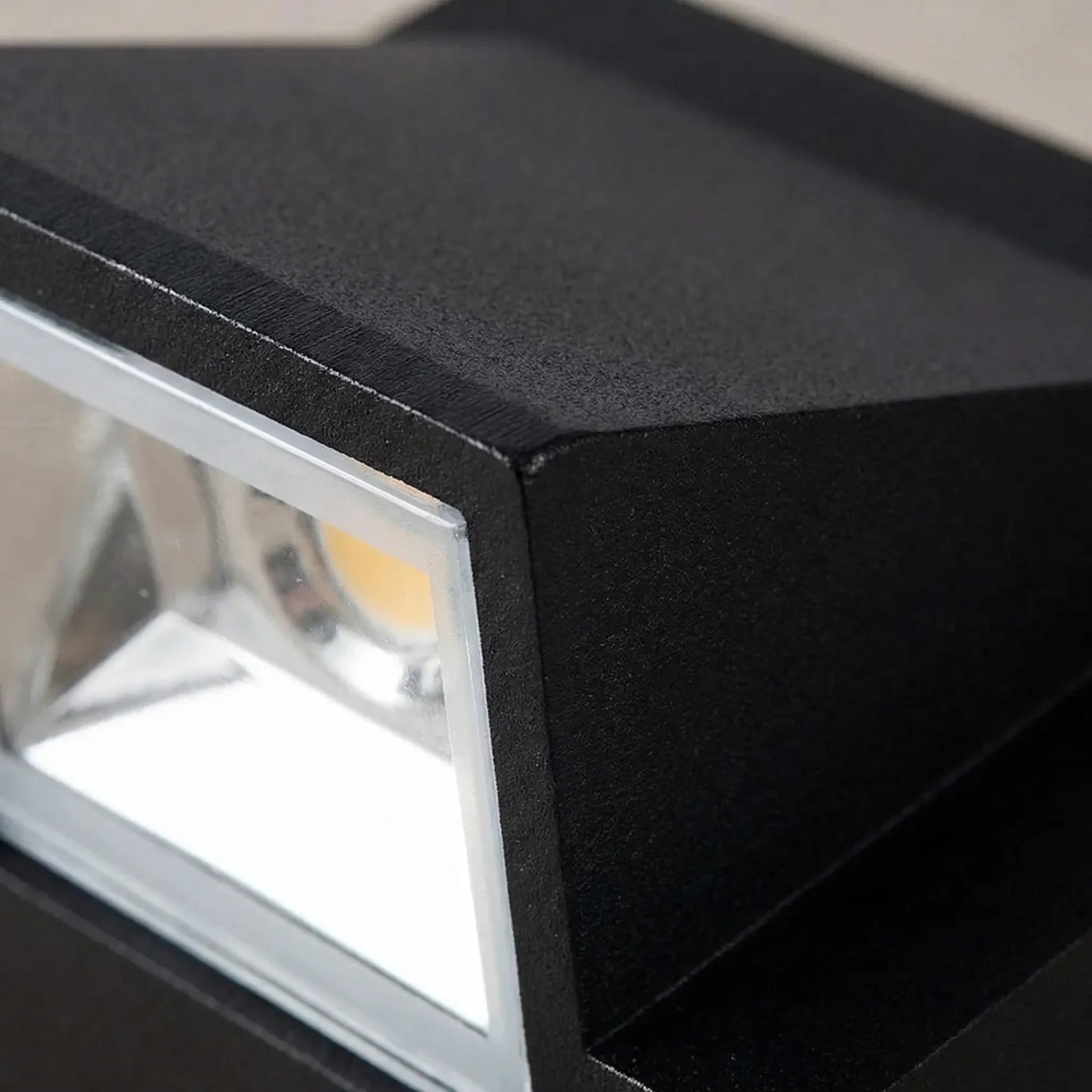 Closora | Sconcera IP65-Rated Outdoor Wall Sconce