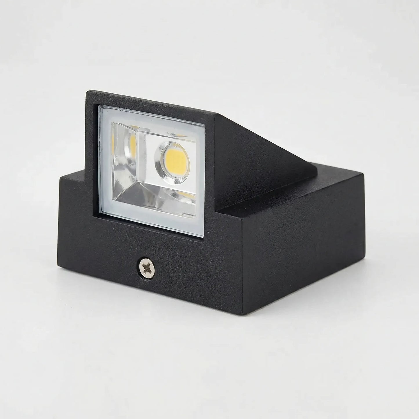 Closora | Sconcera IP65-Rated Outdoor Wall Sconce