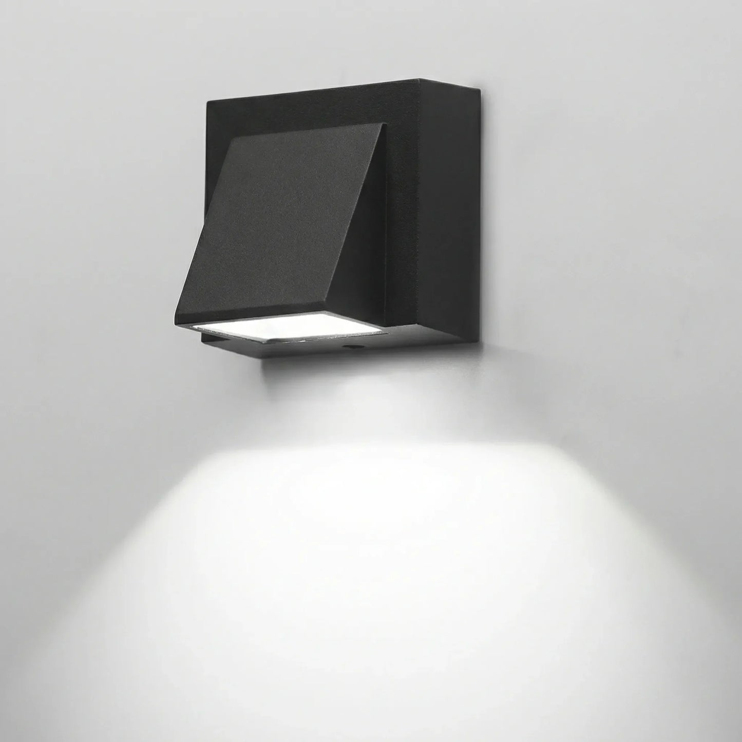 Closora | Sconcera IP65-Rated Outdoor Wall Sconce
