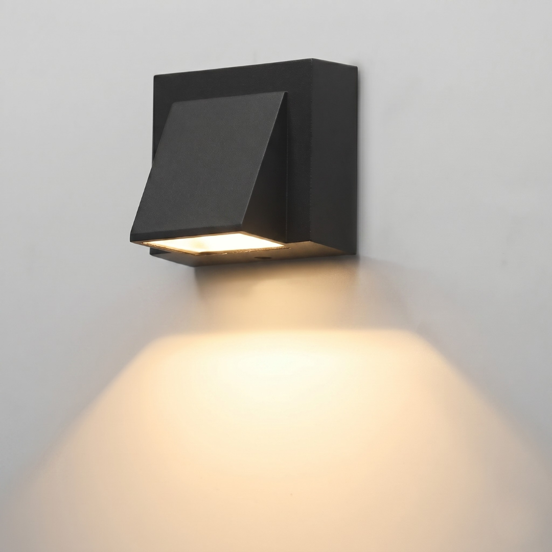 Closora | Sconcera IP65-Rated Outdoor Wall Sconce