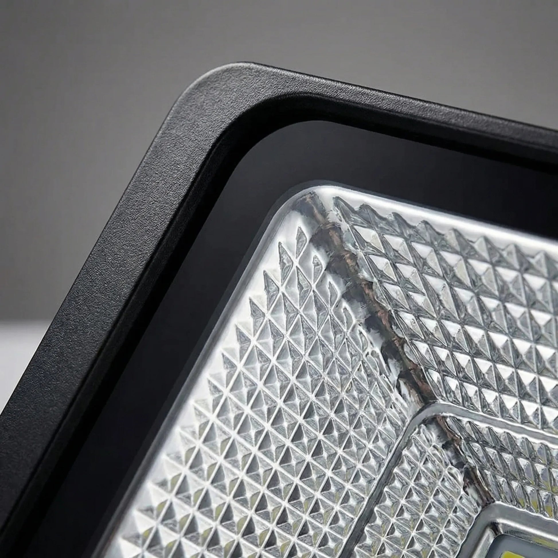 Closora | Soluxe Solar-Powered Outdoor Flood Light With Remote