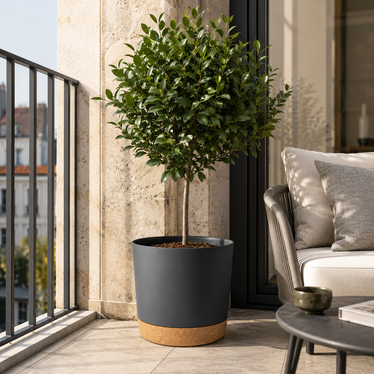 Closora | Verdara Large Lightweight Pot With Drainage Holes
