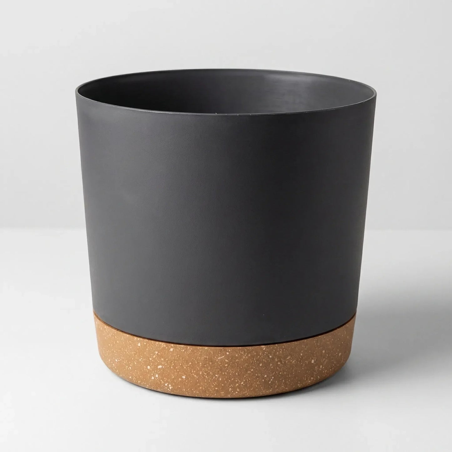 Closora | Verdara Large Lightweight Pot With Drainage Holes