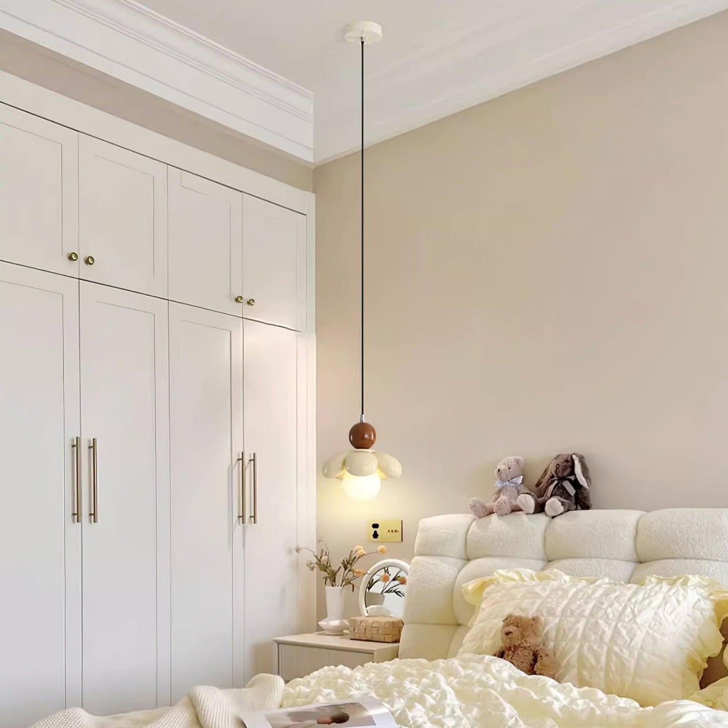 Colorful Flower-Shaped Pendant Lamp – Stylish Lighting for Living Room and Bedroom Made of Resin, Color Options