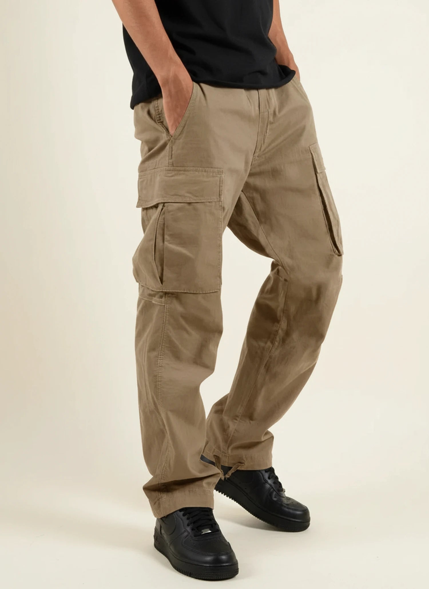 Men's Loose Fit Cargo Pants detail