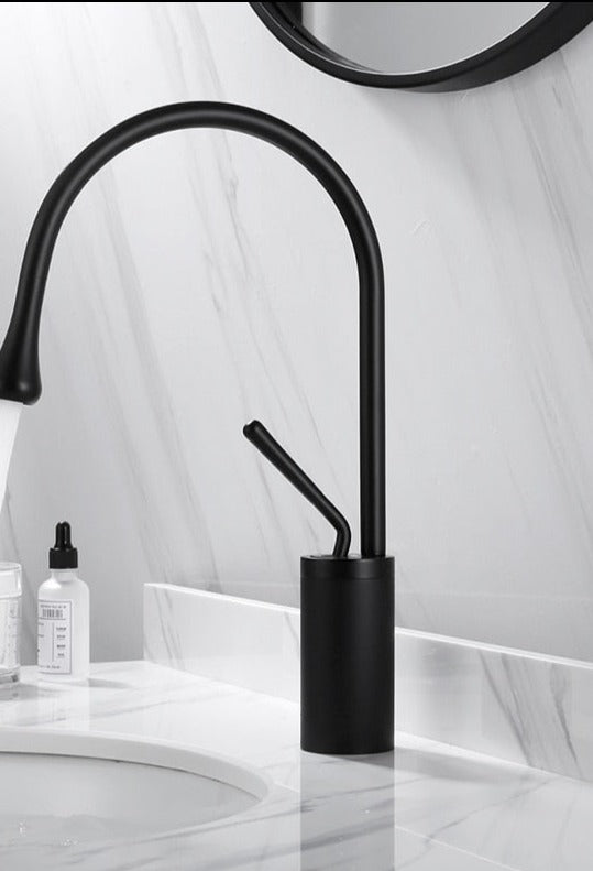 StreamSwirl | Elegant Rotating Faucet