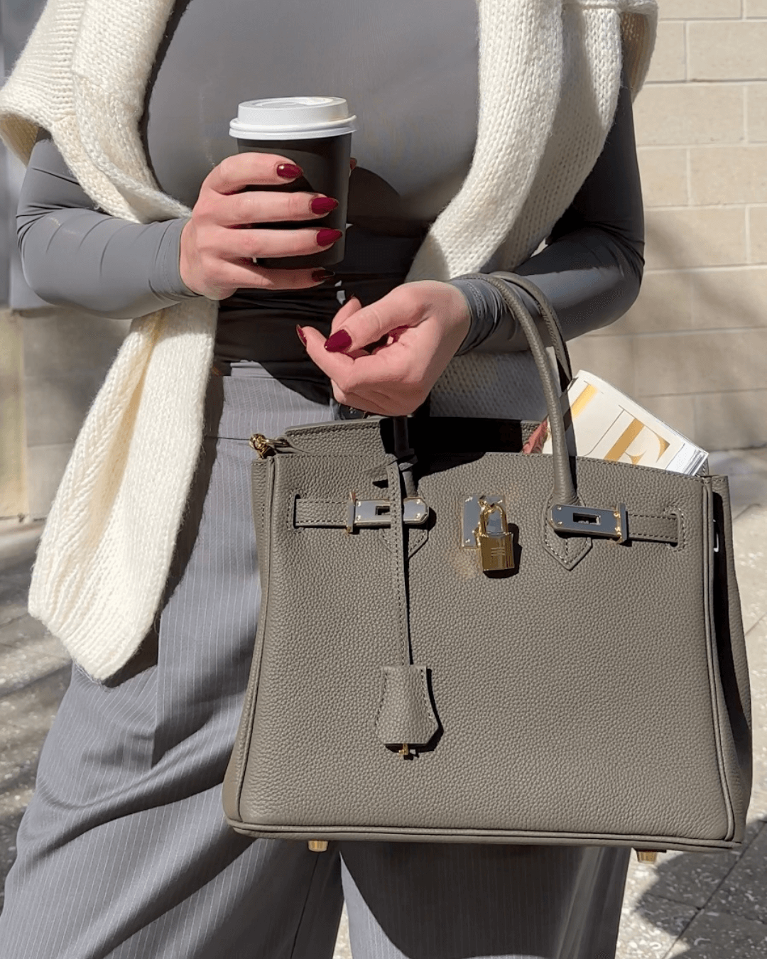 Synthetic Leather Bag with Spacious Interior and Elegant Design – Versatile Organizer for Work and Travel