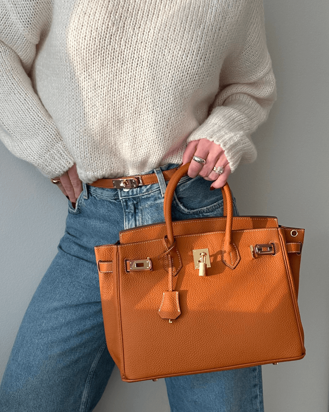 Synthetic Leather Bag with Spacious Interior and Elegant Design – Versatile Organizer for Work and Travel
