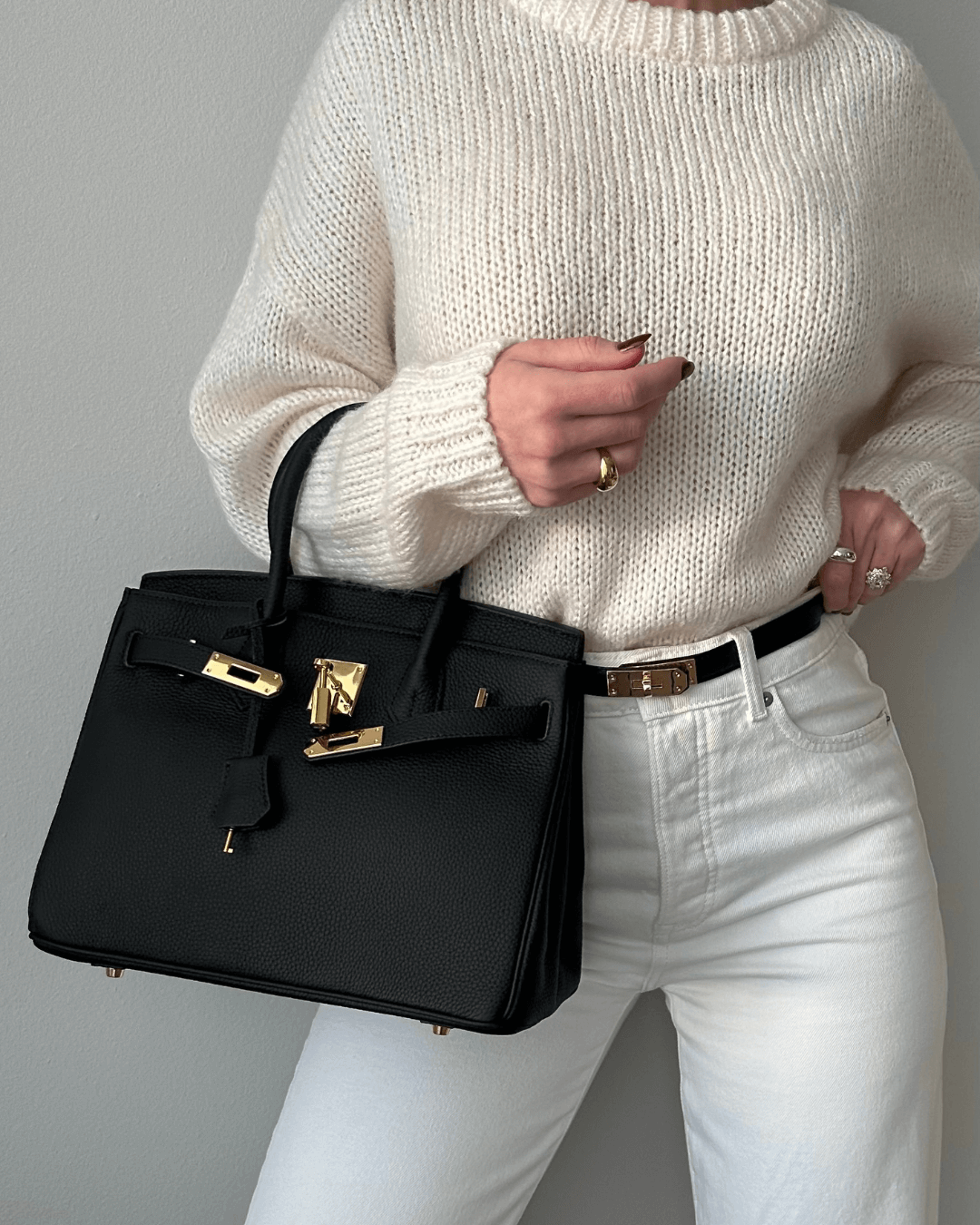 Synthetic Leather Bag with Spacious Interior and Elegant Design – Versatile Organizer for Work and Travel