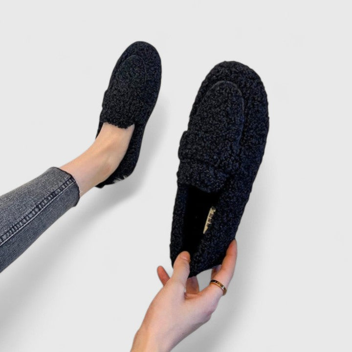 Velura™ | Warm Slippers with Elegant Design