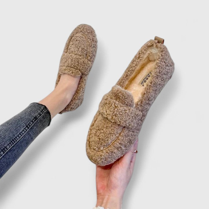 Velura™ | Warm Slippers with Elegant Design