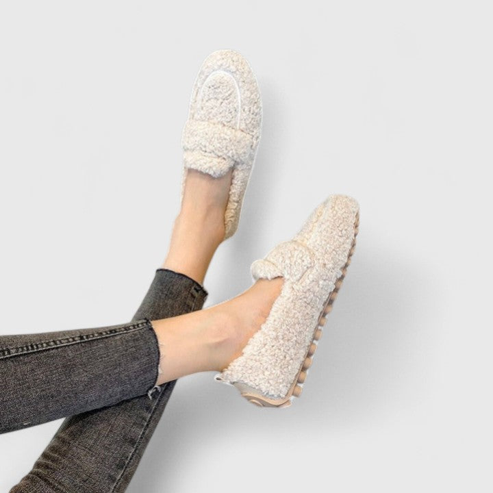 Velura™ | Warm Slippers with Elegant Design
