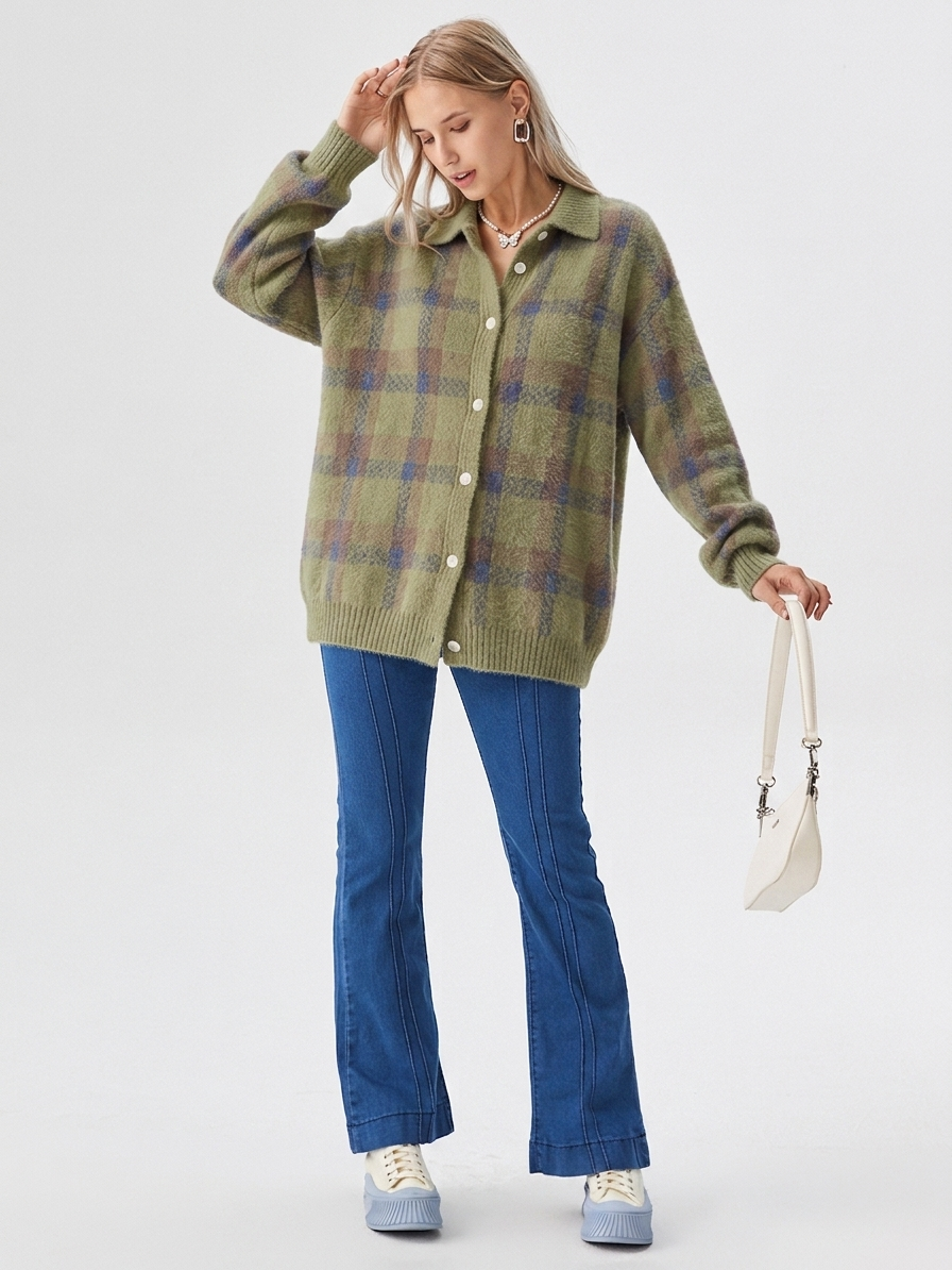 Women's Oversized Plaid Button-Front Cardigan for Fall and Winter
