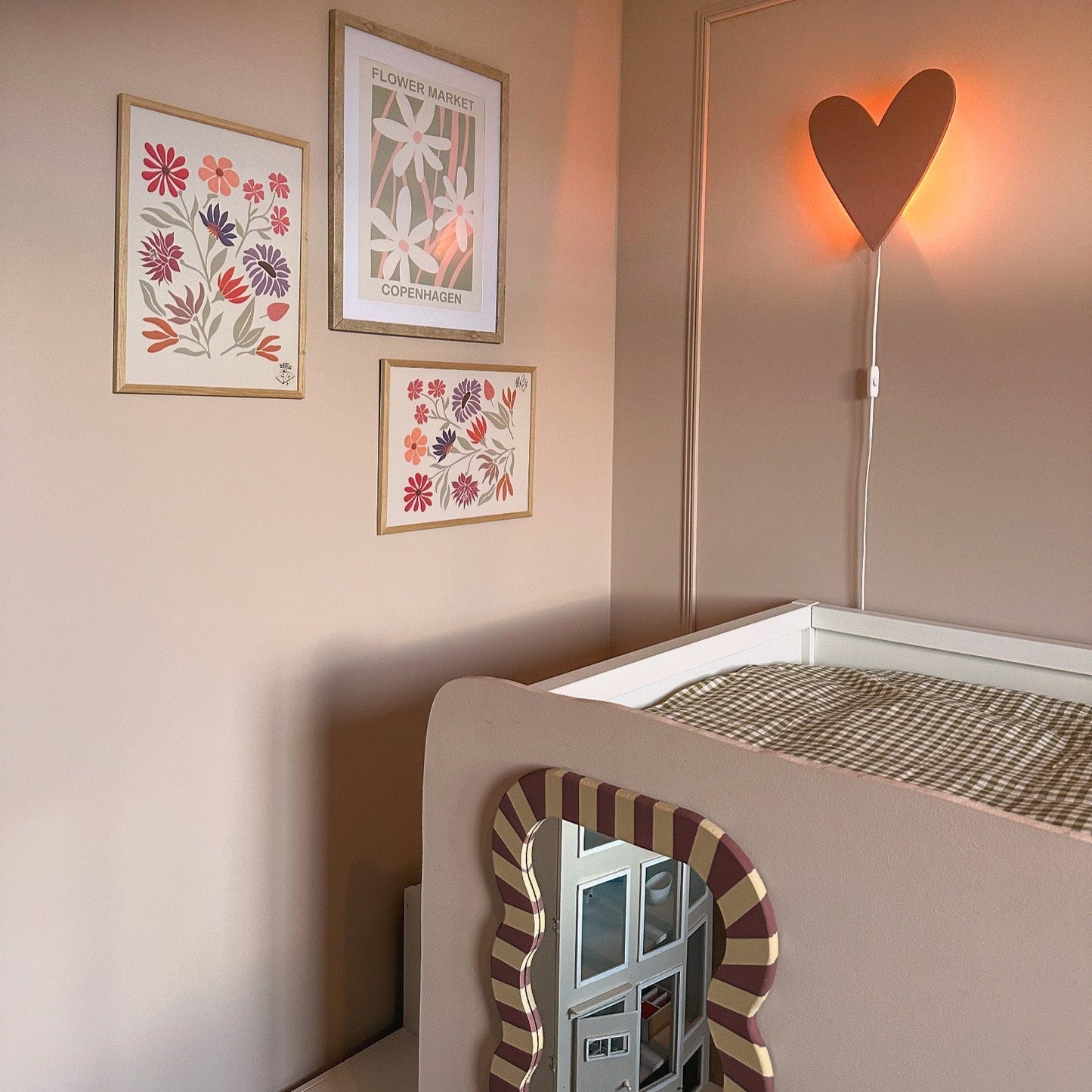 Wooden Wall Lamp for Children's Room | Heart-Shaped - Terra Pink